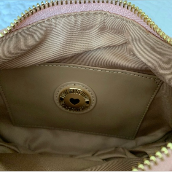 ʙᴀɢ , ʙʀᴀɴᴅ : ᴍᴏꜱᴄʜɪɴᴏ , ᴄᴏʟᴏʀ : ʙᴀʙʏ ᴘɪɴᴋ ᴄᴏɴᴅɪᴛɪᴏɴ: ɴᴇᴡ ᴡɪᴛʜ ᴛᴀɢ - Picture 5 of 7